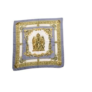 Luxurious Gold and Blue Wrap with Ornate Design